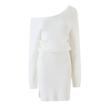 Vue produit — Robe en maille tricotée slim fit épaules dénudées, taille cinée et fente – Style casual chic