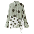 Robe style chemise avec foulard triangulaire – Longue, manches longues — coloris Light Green Polka Dot