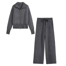 Détail produit — Zipper large collar knitted sweater+pants set for women