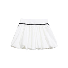 Détail produit — Jupe courte bouffante taille haute en dentelle – Contraste noir et blanc, style floral