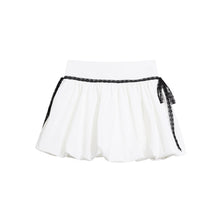 Vue produit — Jupe courte bouffante taille haute en dentelle – Contraste noir et blanc, style floral