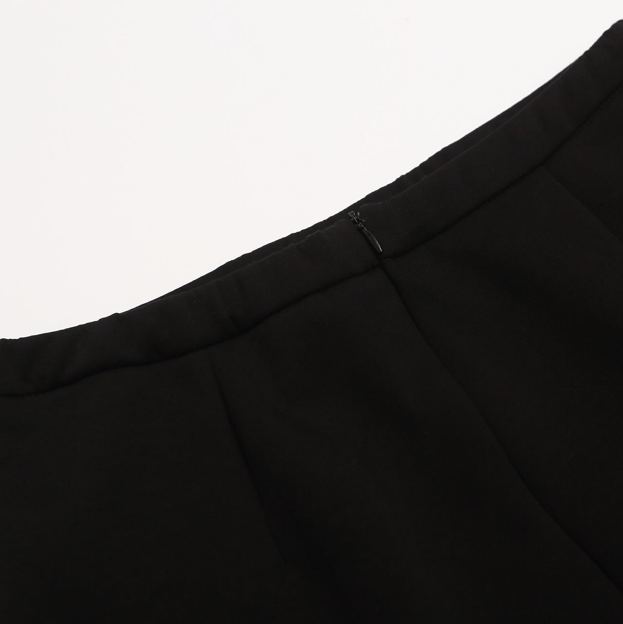 Jupe bulle noire courte ligne A taille haute amincissante – Mini jupe femme — Détail produit