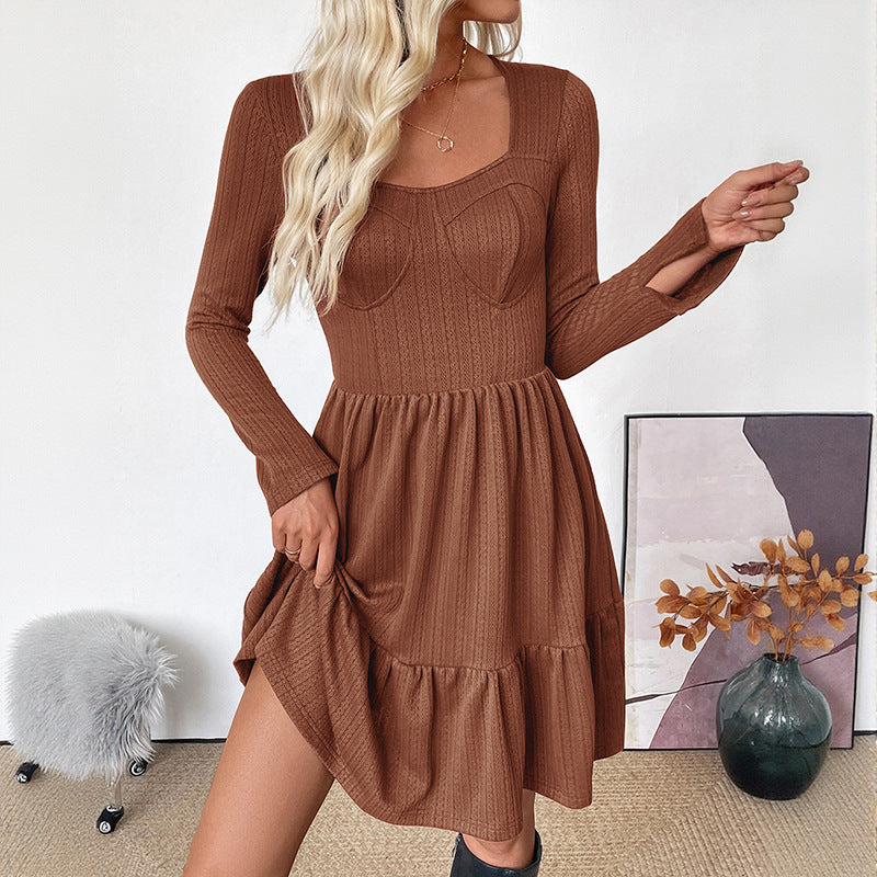 Robe courte élégante texturée à manches longues et col carré, effet amincissant — Vue produit