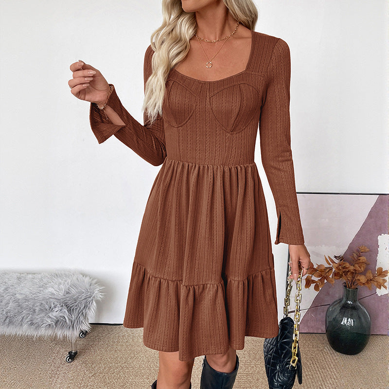 Robe courte élégante texturée à manches longues et col carré, effet amincissant — Détail produit