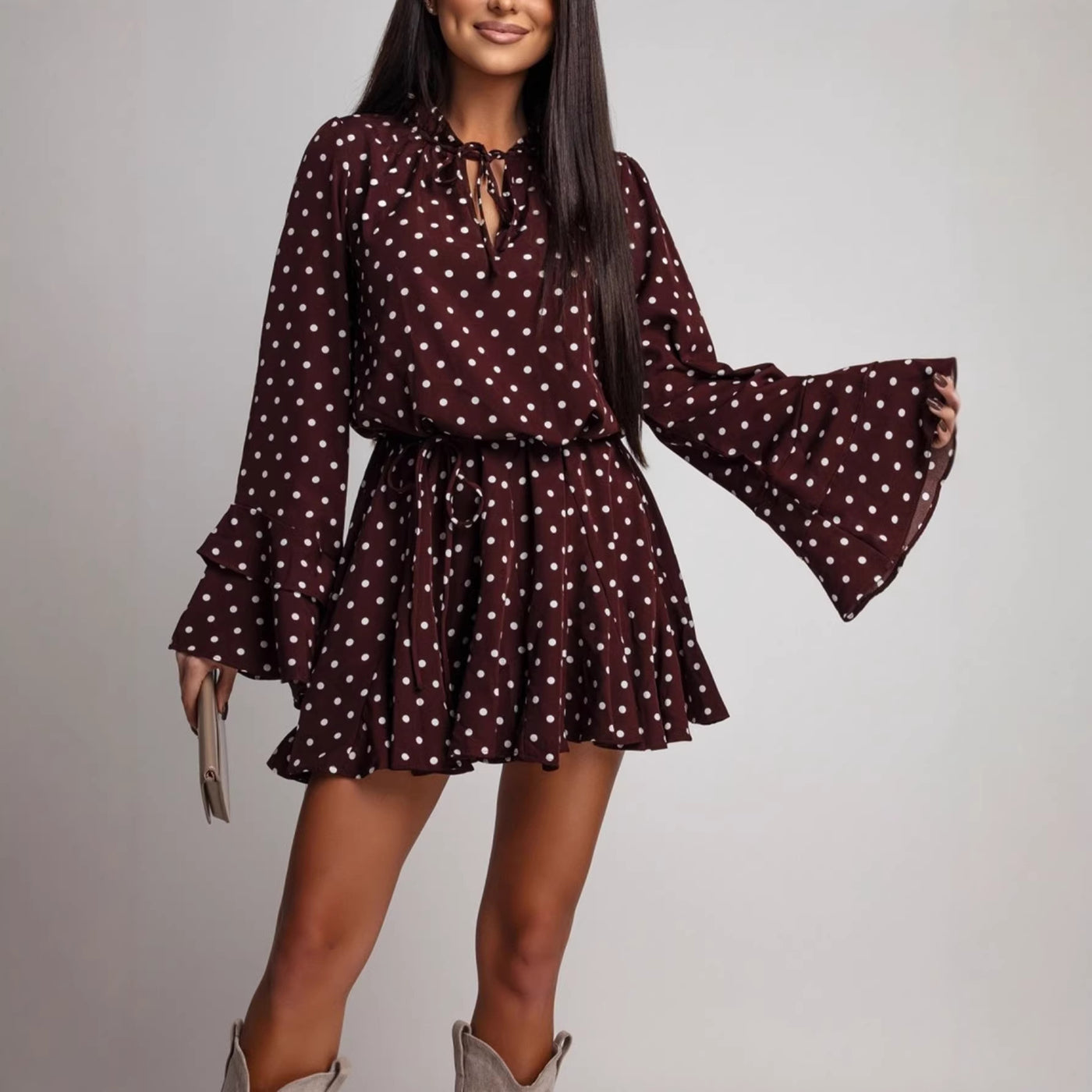 Robe grande taille à pois style français – Col V, manches évasées, taille élastique — Détail produit