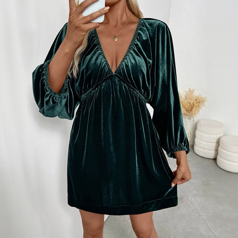 Robe courte en velours col V profond, manches bouffantes – Coupe slim élégante — Détail produit