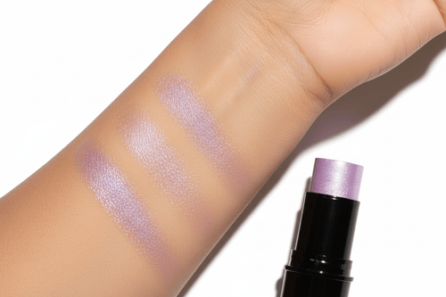 AMS Highlighter Stick Lavande Perlée - Macro Swipe Bras Shimmer Lavande Lilas Iridescent